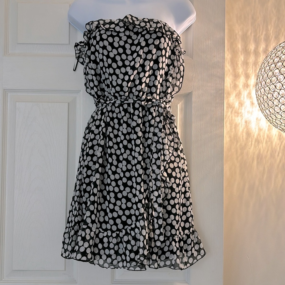 Polka dot b&w . Short comfy can be casual  🧥 or dressed up 👠